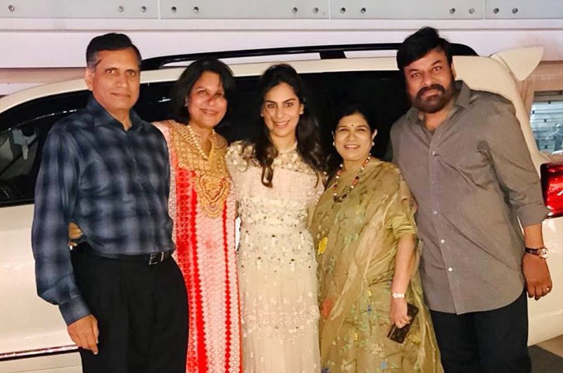 Chiranjeevi-at-Ram-Charans-in-Laws-Party-06