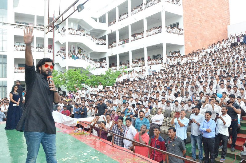 Gaddalakonda-Ganesh-Team-at-VVIT-College-10