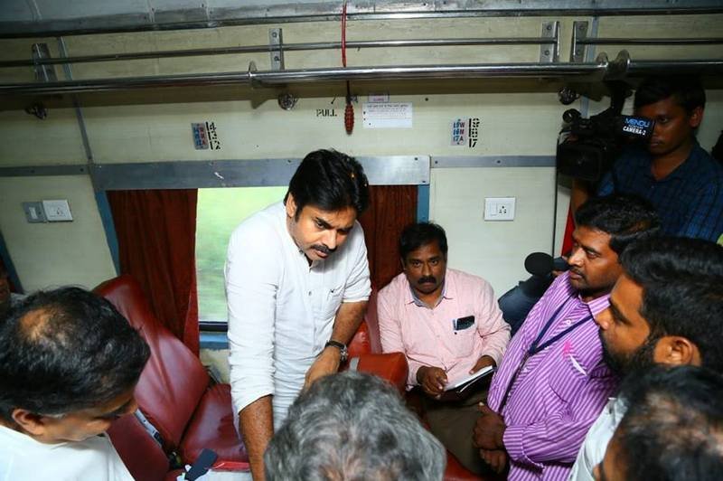 Janasena-Chief-Pawan-Kalyan-Interaction-with-Public-04