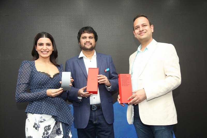 Samantha-Launches-OnePlus-Mobile-At-Big-C-01