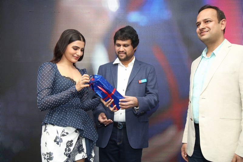 Samantha-Launches-OnePlus-Mobile-At-Big-C-03