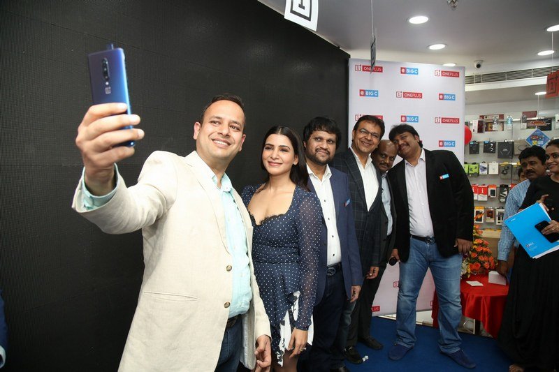 Samantha-Launches-OnePlus-Mobile-At-Big-C-09