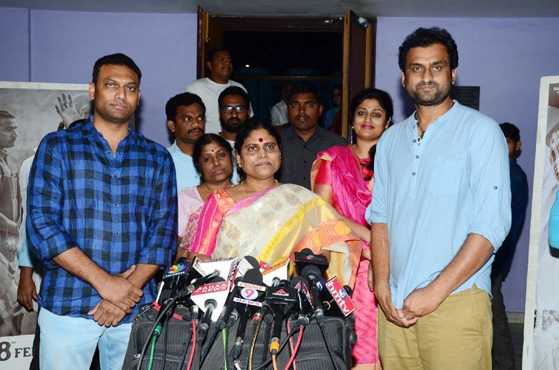 YS-Vijayamma-Press-Meet-About-Yatra-Movie-01