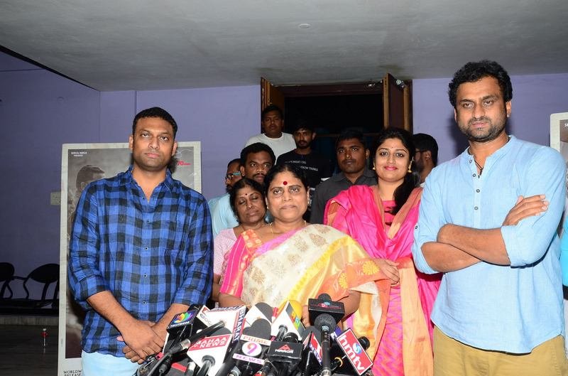 YS-Vijayamma-Press-Meet-About-Yatra-Movie-03