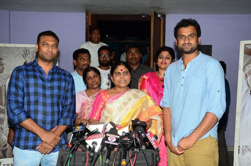 YS-Vijayamma-Press-Meet-About-Yatra-Movie-04