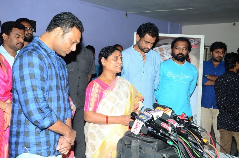 YS-Vijayamma-Press-Meet-About-Yatra-Movie-07