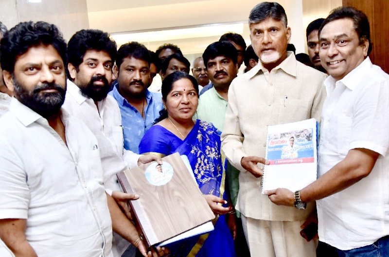 CM-Chandra-Babu-Naidu-Appreciates-Manam-Saitam-01