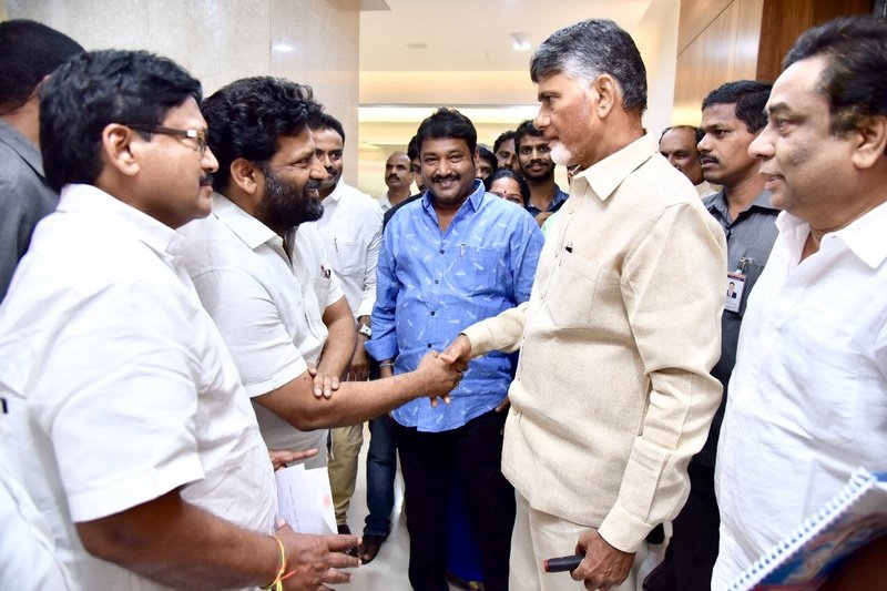 CM-Chandra-Babu-Naidu-Appreciates-Manam-Saitam-02