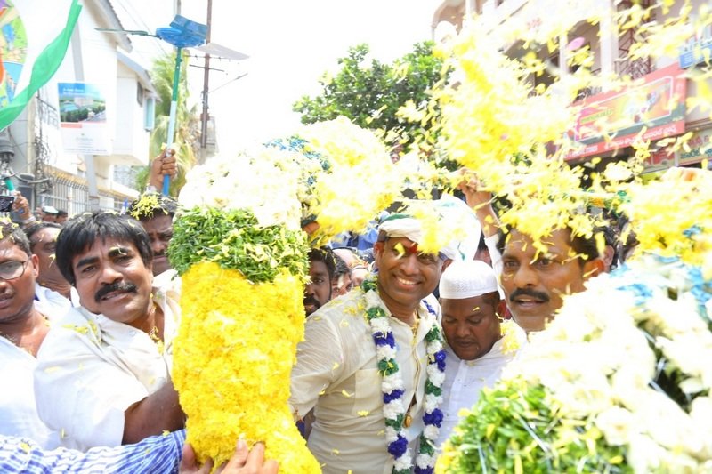 PVP-Files-Nomination-in-Vijayawada-07