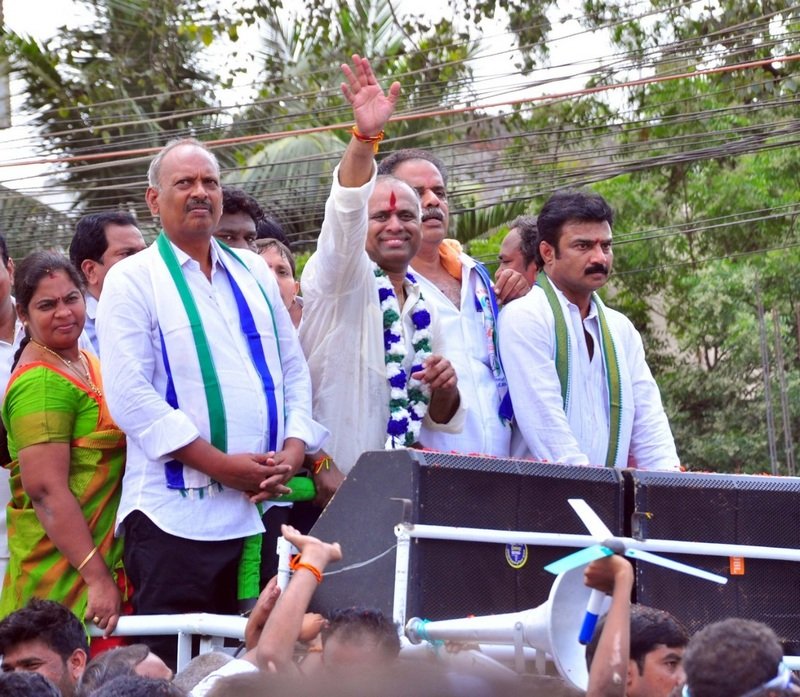 PVP-Files-Nomination-in-Vijayawada-09