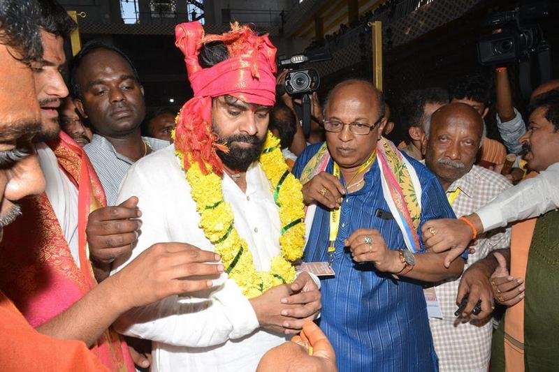 Pawan-Kalyan-Visit-to-Penugonda-Temple-10