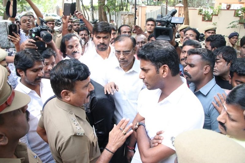 Vishal-arrested-in-Tamil-Producer-Council-Dispute-03