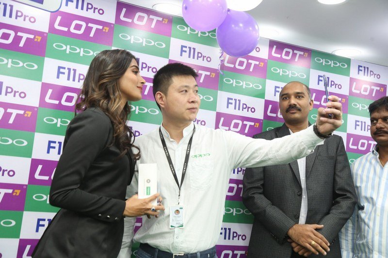 Pooja-Hegde-Launched-OPPO-F11-Pro-Mobile-Launch-05