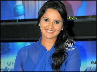 Sania Mirza Helps Police and Public