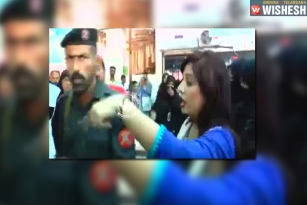 NADRA Security Guard Slaps Pak Reporter, Video Goes Viral