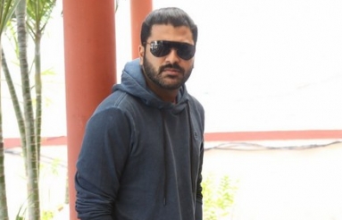 Sharwanand-Interview-Pics-05