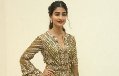 Pooja-Hegde-At-Aravindha-Sametha-Success-Meet-08