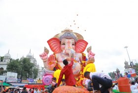 Ganesh-Immersion-At-Hyderabad-04