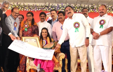 PV-Sindhu-Felicitated-by-Dr-Ramineni-Foundation-Pics-01