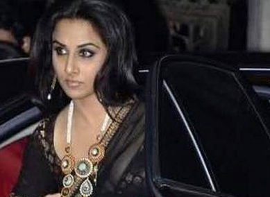 Bollywood babe's saree slip up moments
