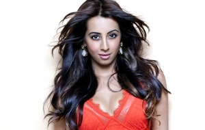 Sanjjanaa-New-Hot-Wallpapers-02