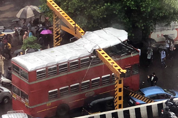 Mumbai Double Decker Bus Crashed