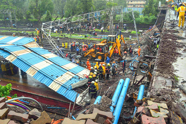 Mumbai Road Over Bridge Collapsed Photos