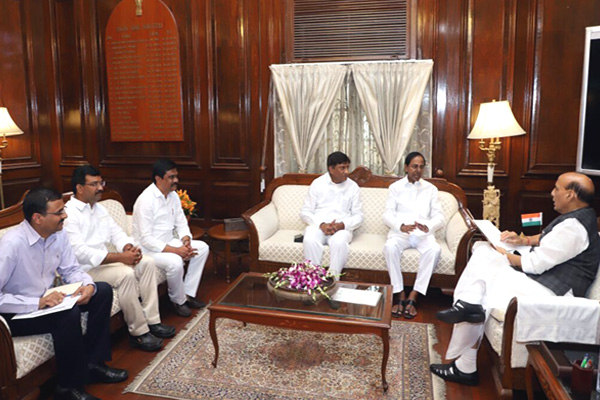 KCR Met Home Minister Rajnath Singh Photos
