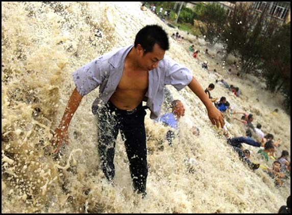 tidal-wave-in-China