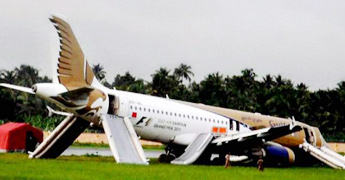 7 injured as plane skids veers onto muddy land