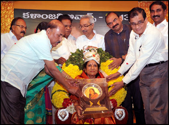 Vani-Jayaram-Felicitated-2