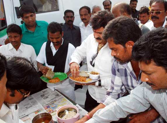 Balakrishna in Vasthunna meekosam