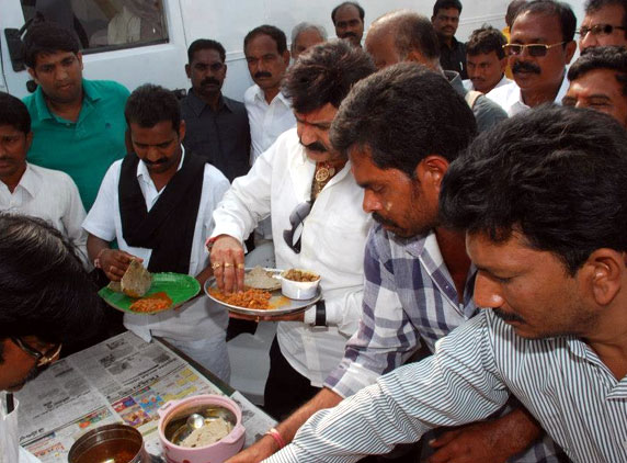 Balakrishna in Vasthunna meekosam