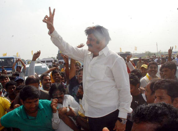 Balakrishna in Vasthunna meekosam