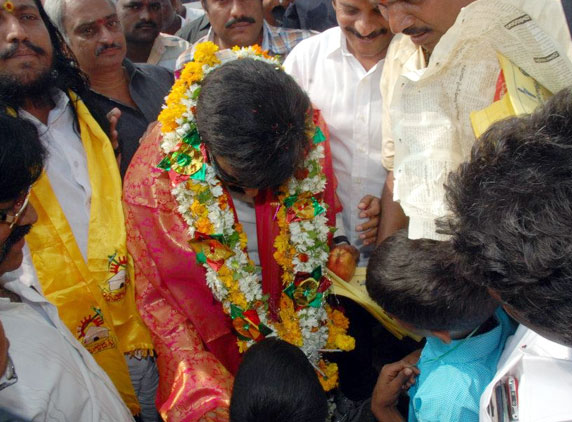 Balakrishna in Vasthunna meekosam