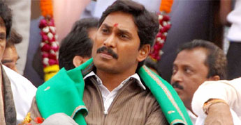 Jagan ready with Rs.500 Cr to topple Kiran