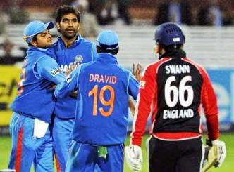 Ind vs Eng: England thrash India; 325/4