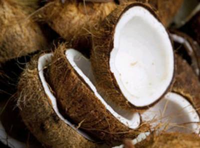 Man Breaks 133 Coconuts in One Minute With Bare Hands