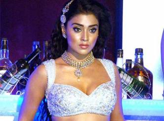 Shriya goes all out for &#039;Chandra&#039;