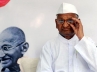 lukewarm response in Delhi for Anna, Anna fast, anna protest fails to attract crowds, Anna fast