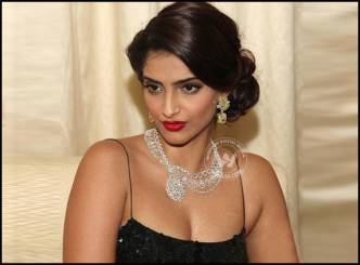 Sonam Kapoor shaves her face