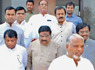 No link between T issue &amp; by-polls: Cong MPs