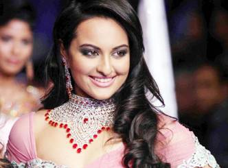 Sonakshi Sinha prefers to stand away from the crowd??