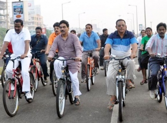 Lagadapati enjoys bicycle ride on Beach Road 