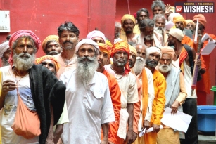 Amarnath Pilgrims Leave Jammu For Valley Despite Terror Attack