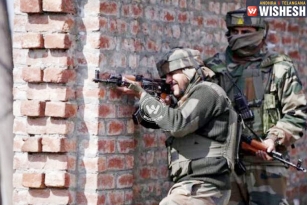 Army Camp Attacked in Baramulla, BSF Jawan &amp; 2 Terrorists Killed