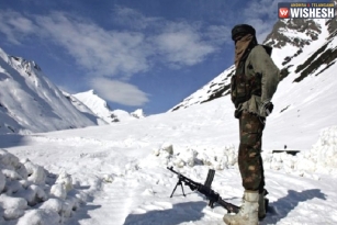 Two Separate Avalanches Hit Jammu &amp; Kashmir, 10 Army Soldiers Killed