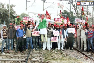 Bharat Bandh: Opposition Continue to Protest, BJP Launch &#039;Jan Abhaar Divas&#039;