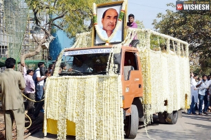 Celebs pay homage to Ramanaidu