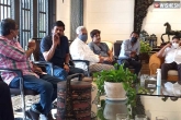 Chiranjeevi news, Chiranjeevi latest updates, tollywood celebrities meet in chiranjeevi s residence, Tollywood